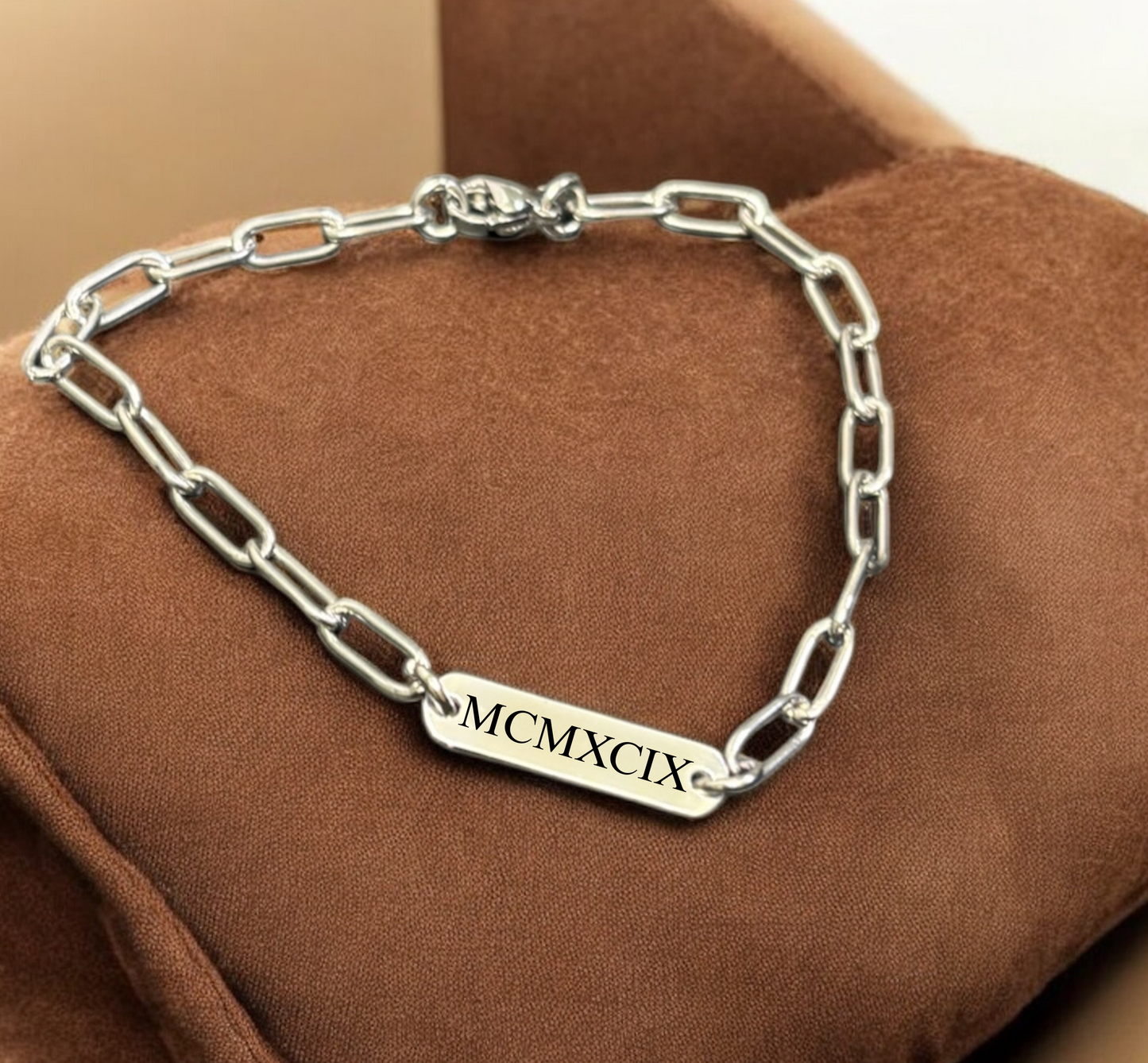 Personalized Oval Name Bracelet – Custom Paper Clip Chain Bracelet, Engraved Jewelry Gift for Wife, Daughter, or Bridesmaid