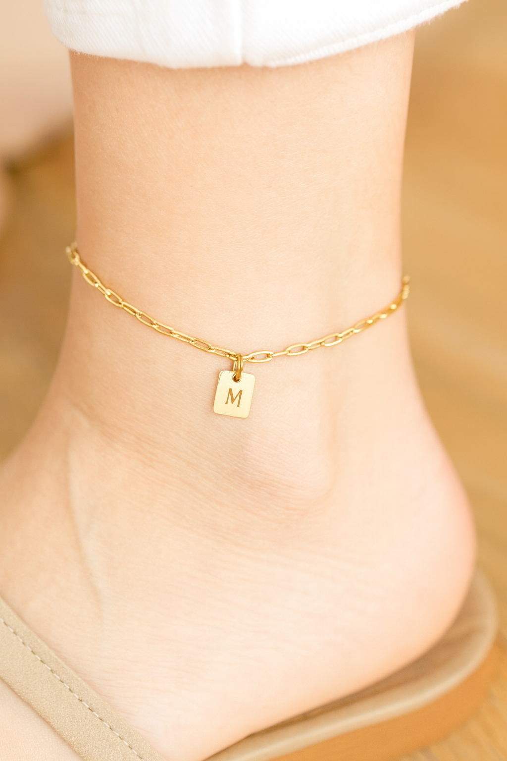 Engraved letter charm anklet – dainty personalized jewelry gift for women